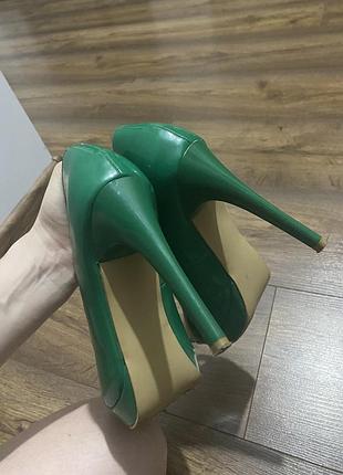 Безкоштовно зелені туфлі