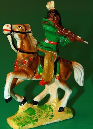 Індіанець джеронімо з карабіном на коні индеец 70-75мм гдр (масса-композит)