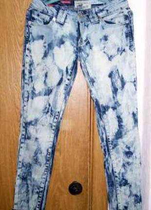 Джинсы в стиле тай дай