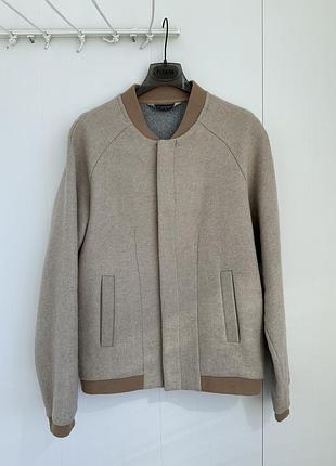 Чоловічий бомбер zara
