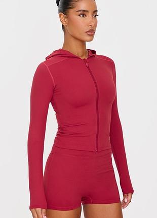 Кофта спортивна на замку з капюшоном prettylittlething