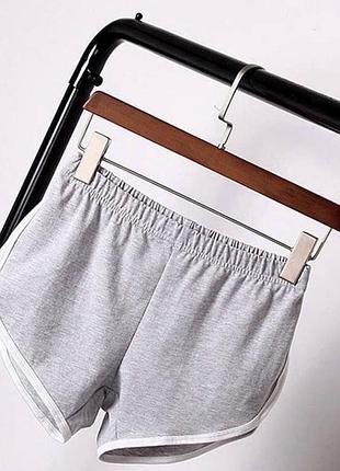 Жіночі шорти