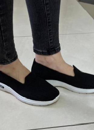 Продам женские кроссовки