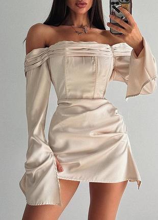 Распродажа платье prettylittlething с открытыми плечами