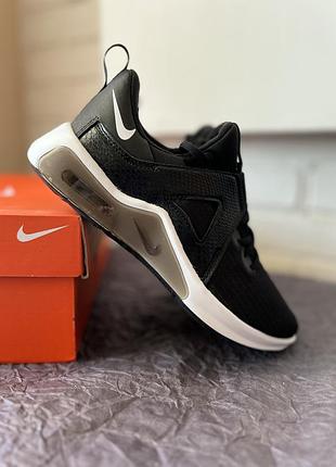 Кросівки жіночі