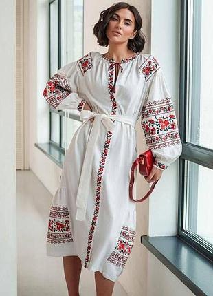 Платье с цветочной вышивкой