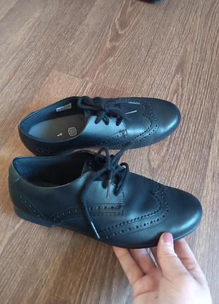 Кожаные туфли 39 размер clarks