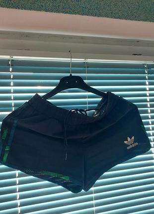 Жіночі шорти adidas