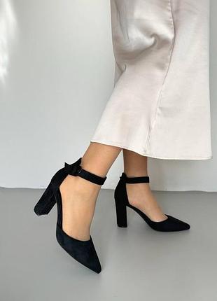 Туфлі на широкому каблуку