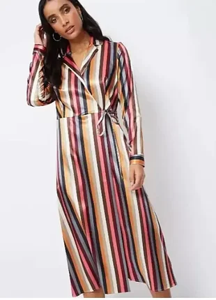 Шикарное атласное платье на запах