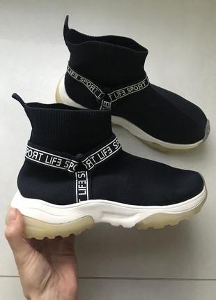 Крассовки zara