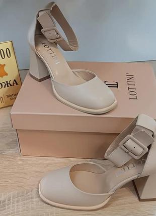 Босоножки женские lottini