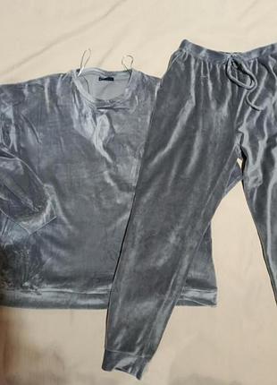 Костюм велюровый