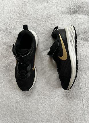 Кросівки фірми nike 35 розміри по устілці 22,5 см.
