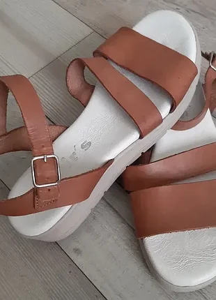 Кожаные босоножки elisirs (р.36)