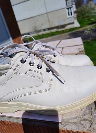 Шкіряні брендові туфлі   clarks