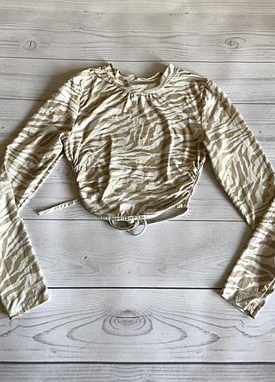 Топ із відкритою спиною