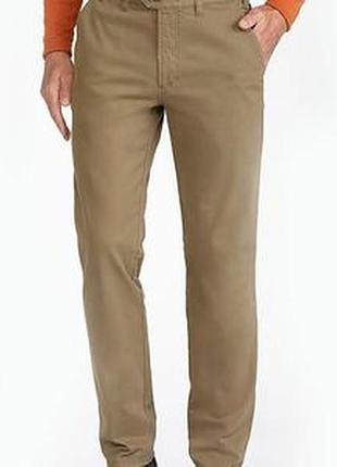 Брюки -чиносы из чистого хлопка. fat face