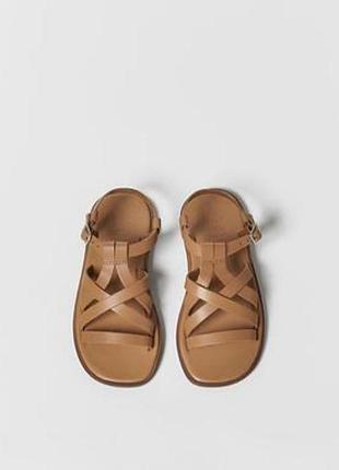 Женские кожаные босоножки zara