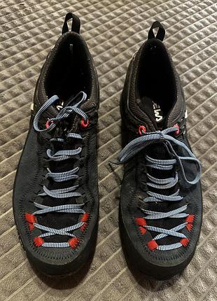 Кросівки 39 розмір