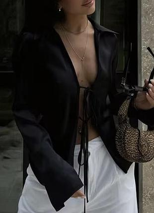 Трендова атласна сорочка на звʼязках стиль 2025