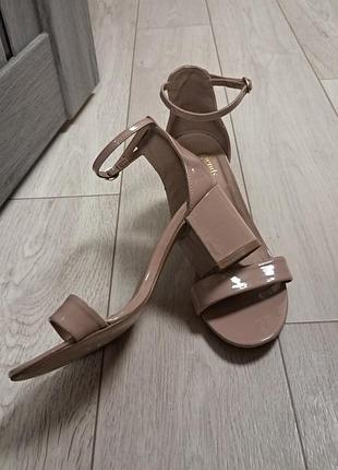 Лакові туфлі next friends like these...