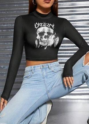 Топ з черепом лонгслів