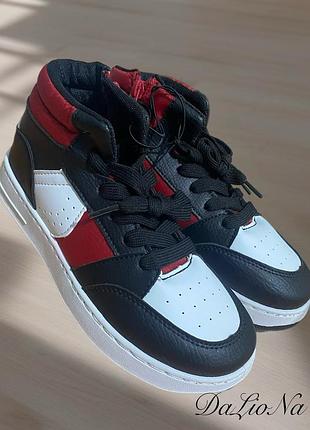 Кросівки підліткові