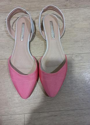 Красивые босоножки suiteblanco