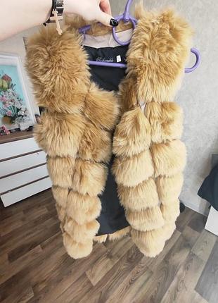 Рыжая меховая жилетка с карманами