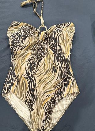 Купальник суцільний розміру м-л