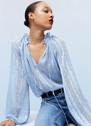 Блуза h&m голубая в цветы