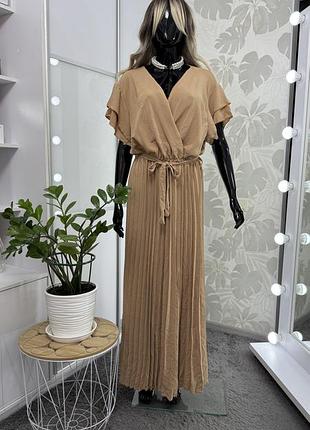 🤍 карамельна довга сукня з плісованим низом, розмір єдиний.