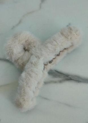 Плюшевый крабик для волос