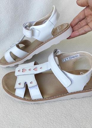 Шкіряні сандалії босоніжки на дівчинку clarks р. 33-34 устілка 21 см