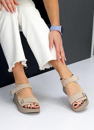 Жіночі босоніжки