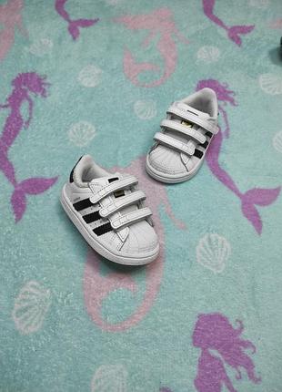 Кросівки adidas 19 р