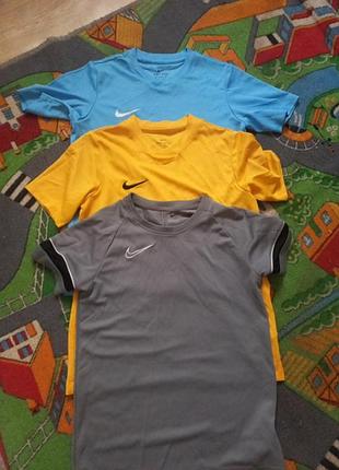 Продам дитячі футболки