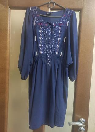 Платье с вышивкой 109% шелк