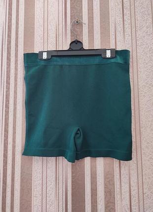 Класні спортивні шорти в рубчик