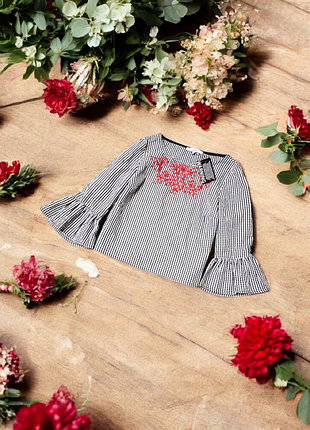 Чарівна блузка в дрібну чорно-білу карту find етикетка