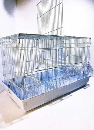 Просторная клетка для двух птиц/попугаев со съемной перегородкой.av520