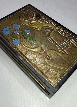 Шкатулка чеканка васильки, ретро, 1986 г., дерево + латунь, буковина