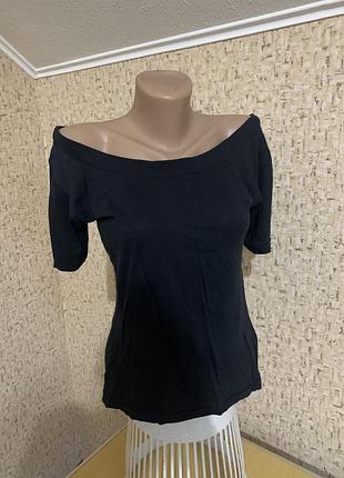 Футболка с открытыми плечами