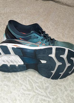 Продам кросівки asics 3