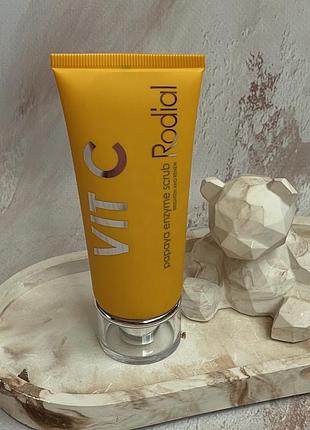 Ферментний пілінг скраб для розгладження шкіри з вітаміном с rodial vit c papaya enzyme scrub