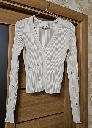 Кофта на пуговицах с вышитыми цветками h&m