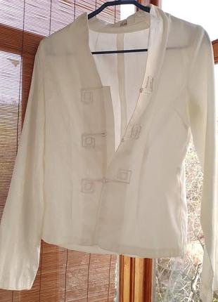 Блузка белая кремовая с м 10 атласная мягкая. китайский стиль, гобелен узор, пуговицы. дешево