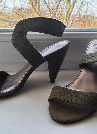 Літні текстильні босоніжки zara