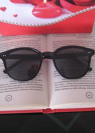 Модні сонцезахисні окуляри
